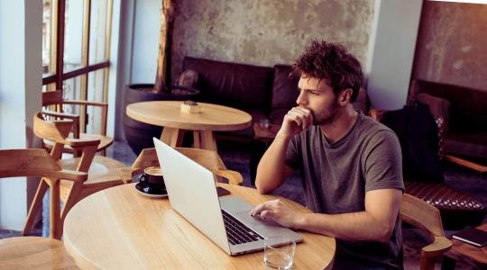 ¿Contratar una Agencia de Diseño Web o un Freelance?   Una Guía Detallada para Tomar la Mejor Decisión